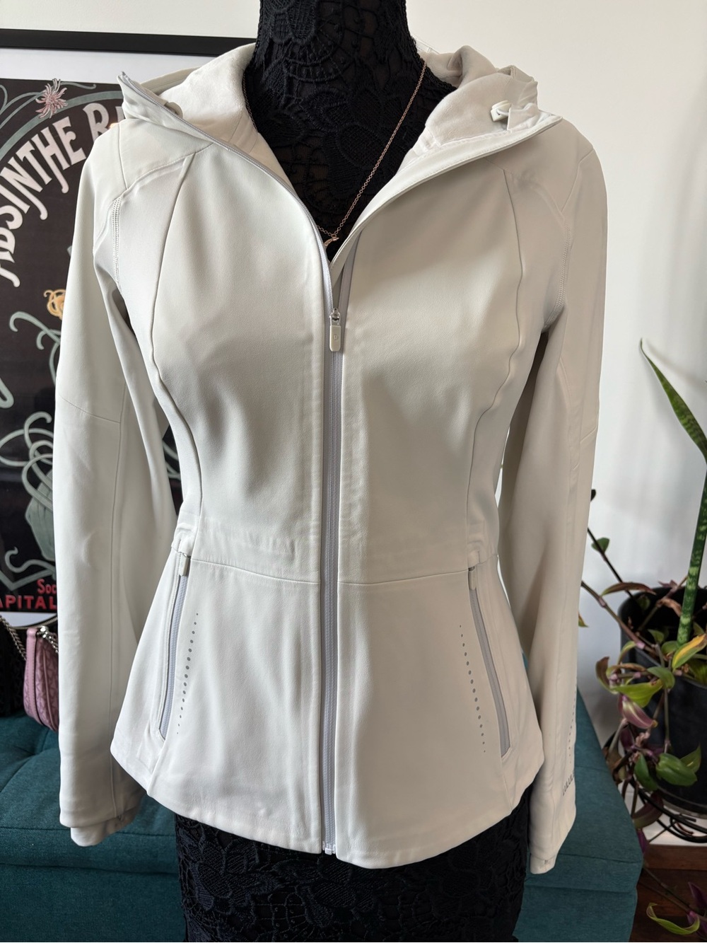 lululemon Cross-Chill Women’s Hooded Softshell Jacket